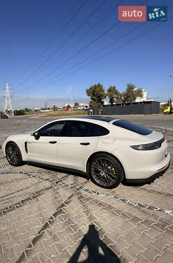 Фастбэк Porsche Panamera 2022 в 