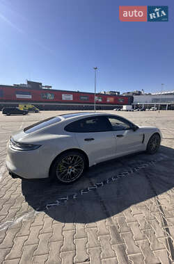 Фастбэк Porsche Panamera 2022 в 
