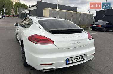 Фастбэк Porsche Panamera 2013 в 