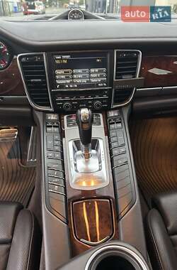 Фастбэк Porsche Panamera 2013 в 