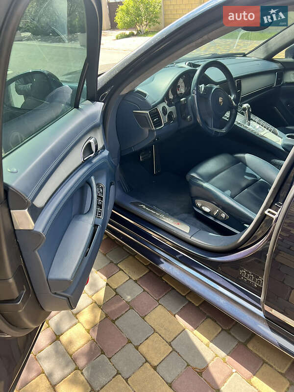 Фастбэк Porsche Panamera 2011 в Одессе