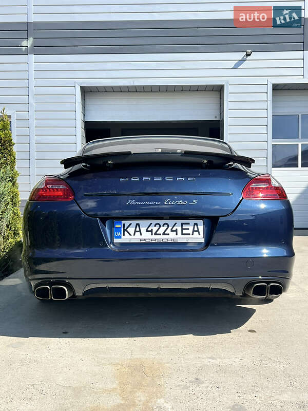 Фастбэк Porsche Panamera 2011 в Одессе