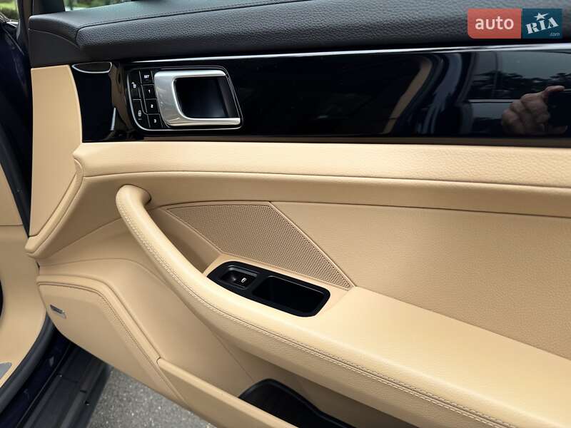 Фастбэк Porsche Panamera 2018 в Киеве