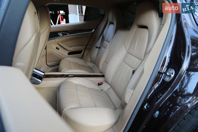 Фастбэк Porsche Panamera 2011 в Харькове