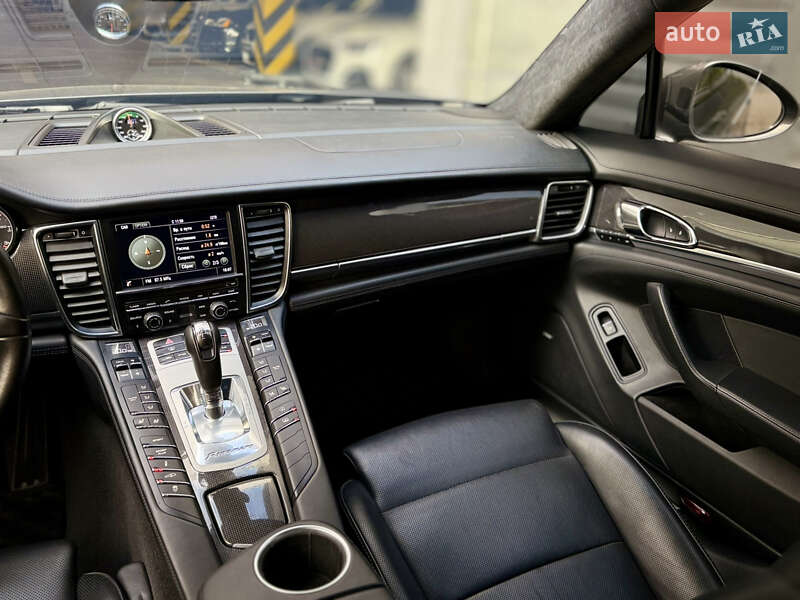 Фастбэк Porsche Panamera 2014 в Харькове
