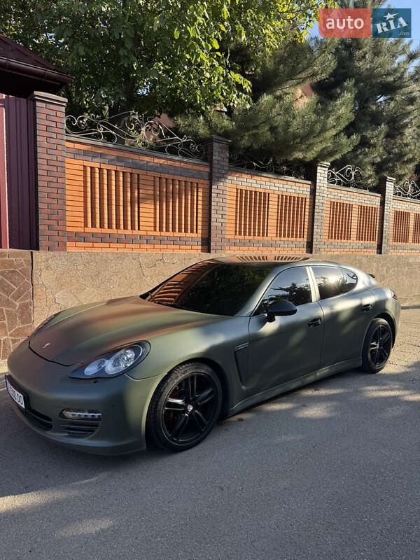 Фастбэк Porsche Panamera 2011 в 