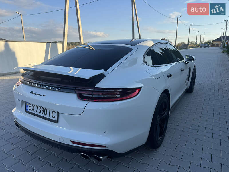 Фастбэк Porsche Panamera 2018 в Хмельницком