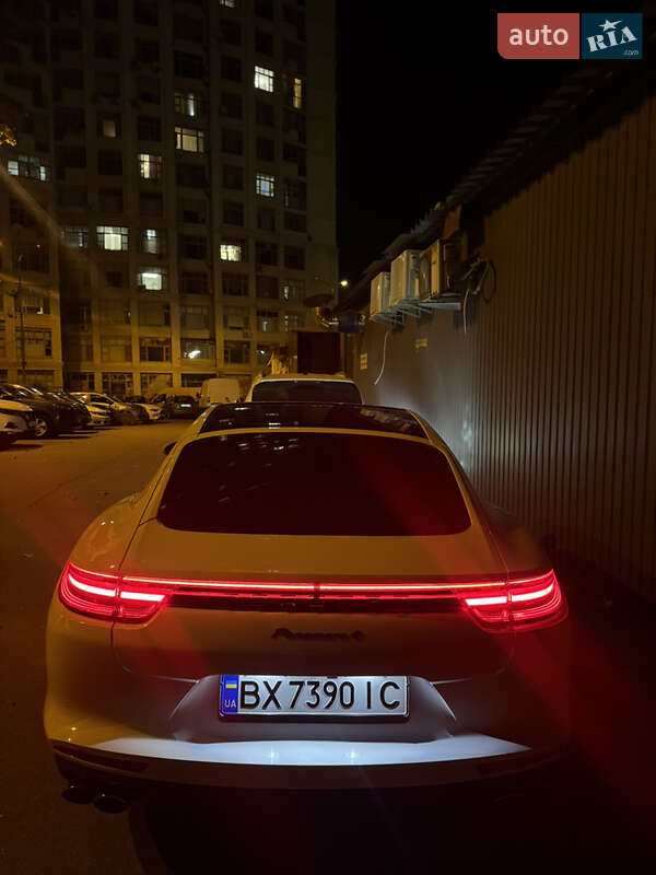 Фастбэк Porsche Panamera 2018 в Хмельницком