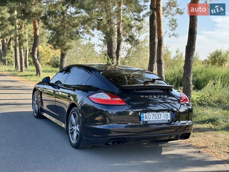 Фастбэк Porsche Panamera 2012 в Киеве