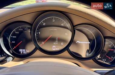 Фастбэк Porsche Panamera 2012 в 