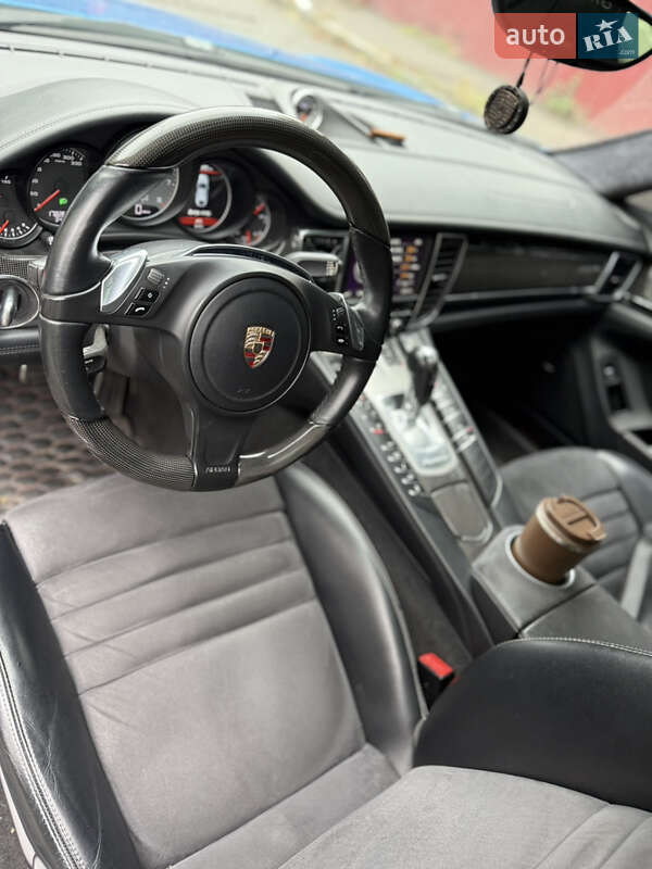 Фастбэк Porsche Panamera 2013 в Киеве