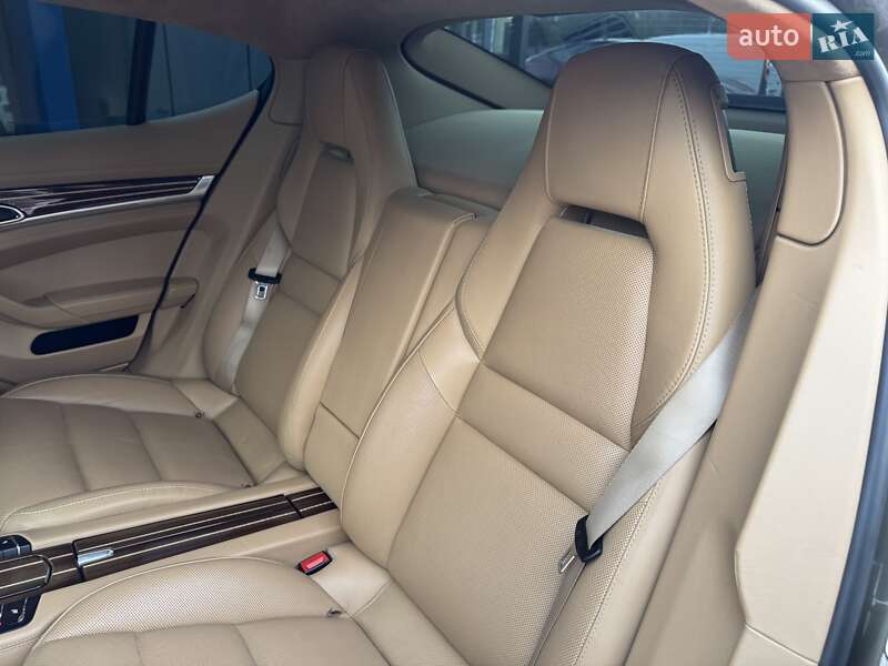Фастбэк Porsche Panamera 2011 в Ровно