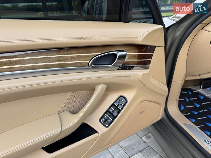 Фастбэк Porsche Panamera 2011 в Ровно