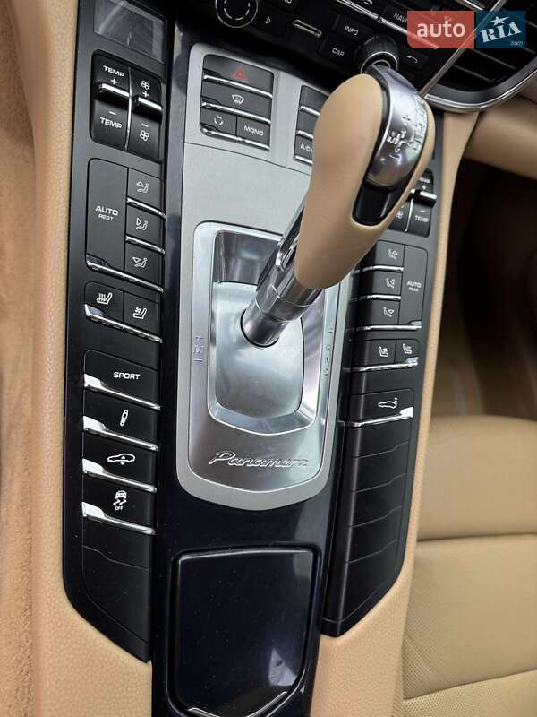 Фастбэк Porsche Panamera 2012 в Киеве