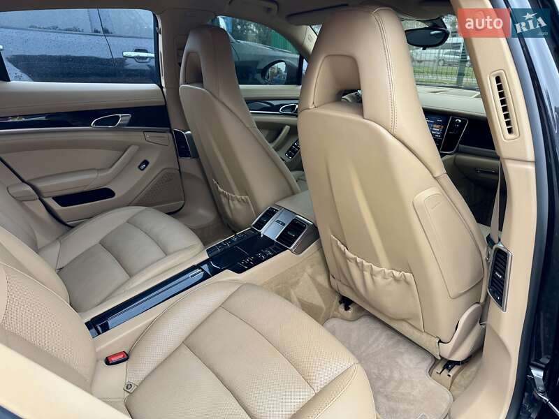 Фастбэк Porsche Panamera 2012 в Киеве