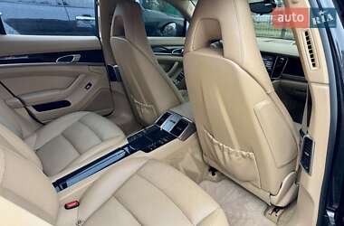 Фастбэк Porsche Panamera 2012 в 