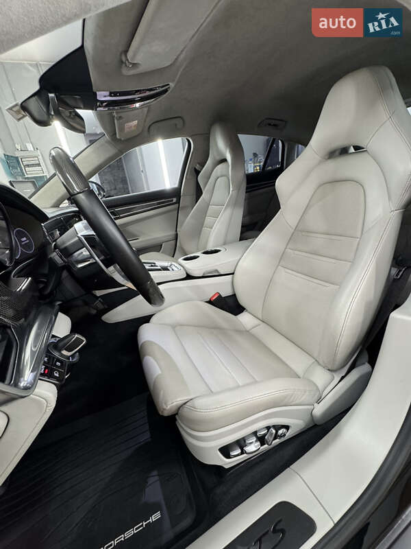 Фастбэк Porsche Panamera 2019 в Львове