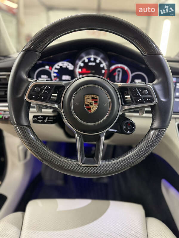 Фастбэк Porsche Panamera 2019 в Львове