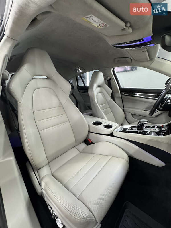 Фастбэк Porsche Panamera 2019 в Львове
