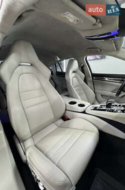 Фастбэк Porsche Panamera 2019 в 