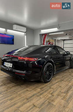 Фастбэк Porsche Panamera 2019 в 