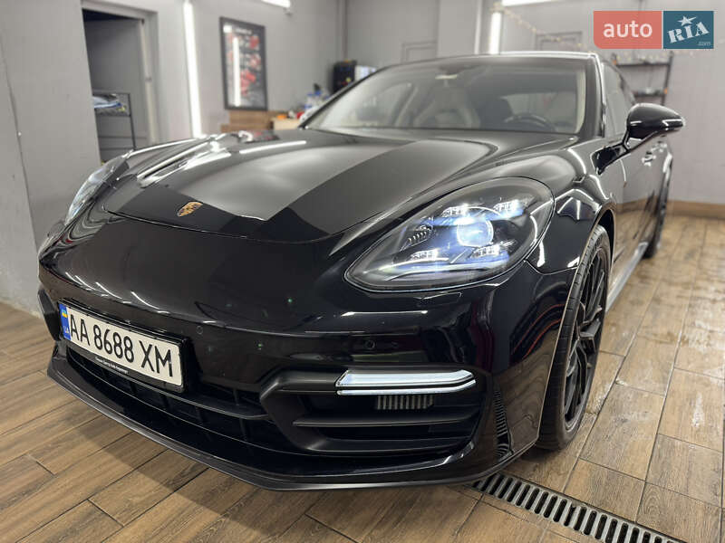 Фастбэк Porsche Panamera 2019 в Львове