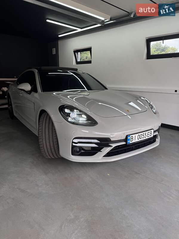 Фастбэк Porsche Panamera 2021 в 
