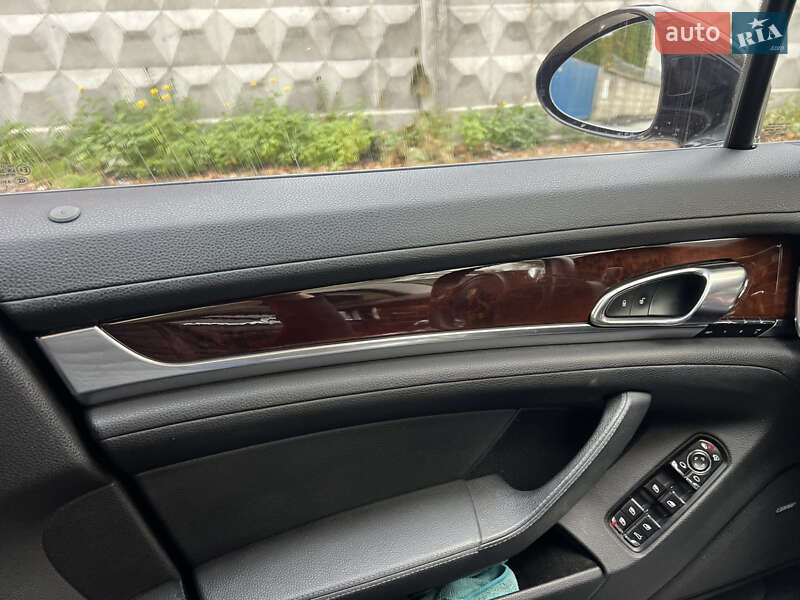 Фастбэк Porsche Panamera 2013 в Киеве