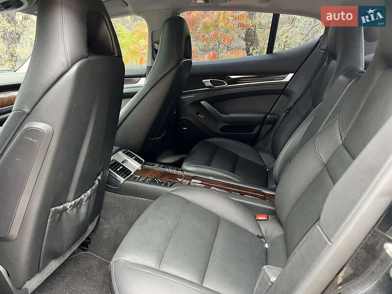 Фастбэк Porsche Panamera 2013 в Киеве