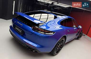 Фастбэк Porsche Panamera 2018 в 