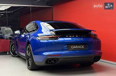 Фастбэк Porsche Panamera 2018 в 