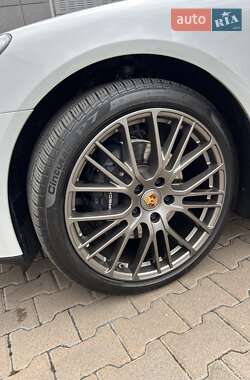 Фастбэк Porsche Panamera 2023 в 