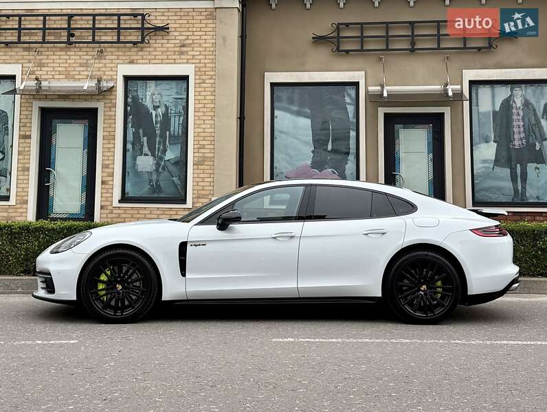 Фастбэк Porsche Panamera 2017 в Киеве фото 8 Фастбэк Porsche Panamera 2017 в Киеве