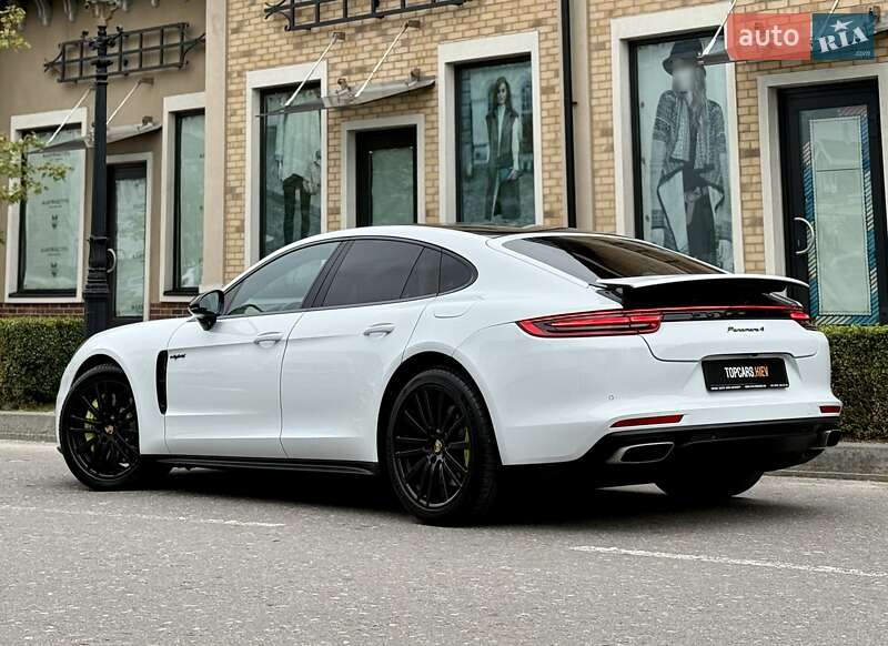 Фастбэк Porsche Panamera 2017 в Киеве фото 10 Фастбэк Porsche Panamera 2017 в Киеве