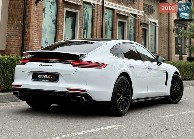 Фастбэк Porsche Panamera 2017 в Киеве фото 21 Фастбэк Porsche Panamera 2017 в Киеве