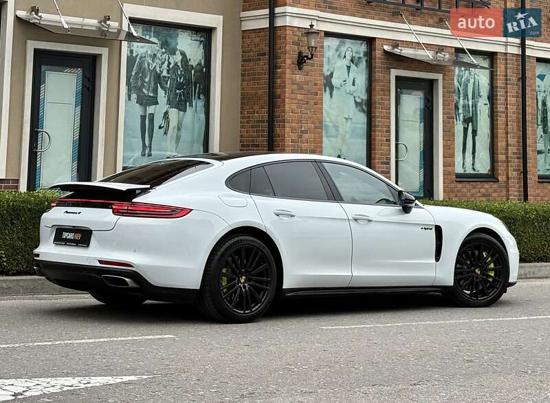Фастбэк Porsche Panamera 2017 в Киеве фото 25 Фастбэк Porsche Panamera 2017 в Киеве