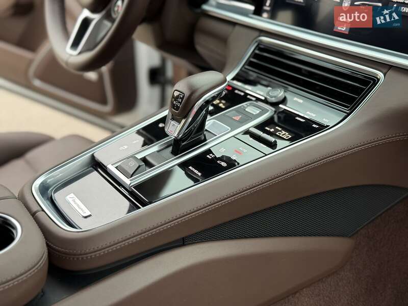 Фастбэк Porsche Panamera 2017 в Киеве фото 72 Фастбэк Porsche Panamera 2017 в Киеве