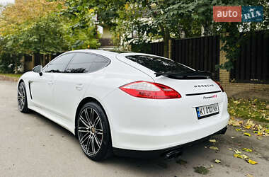 Фастбэк Porsche Panamera 2012 в 