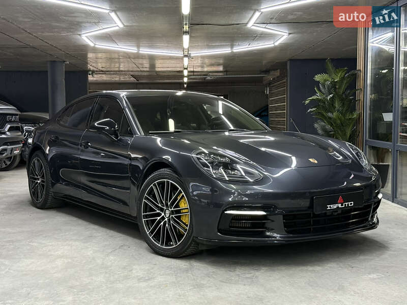Фастбэк Porsche Panamera 2017 в Одессе