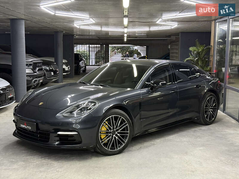 Фастбэк Porsche Panamera 2017 в Одессе