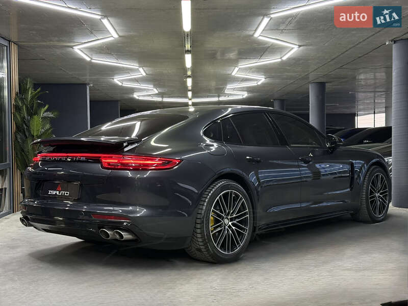 Фастбэк Porsche Panamera 2017 в Одессе