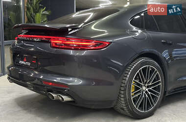Фастбэк Porsche Panamera 2017 в 