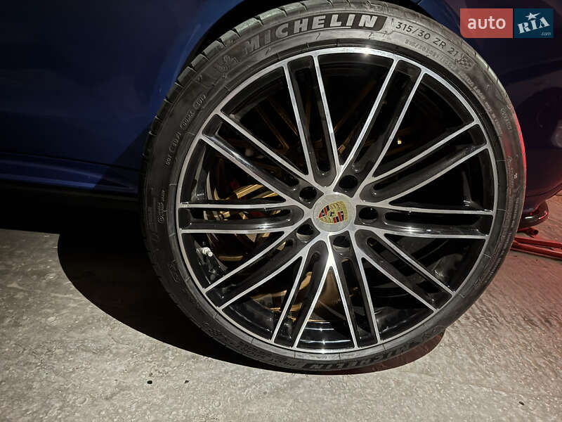 Фастбэк Porsche Panamera 2016 в Киеве