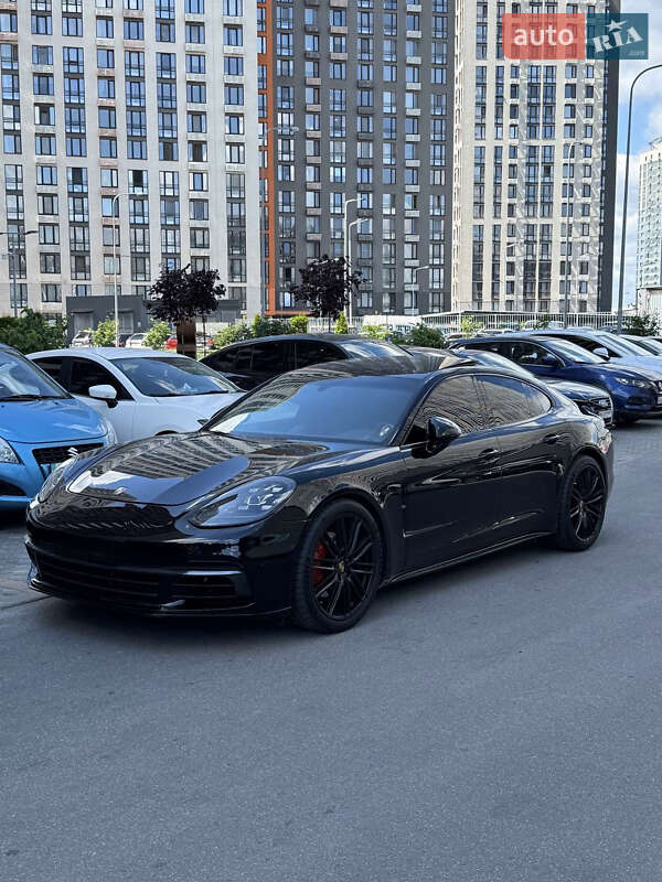 Porsche Panamera 2019