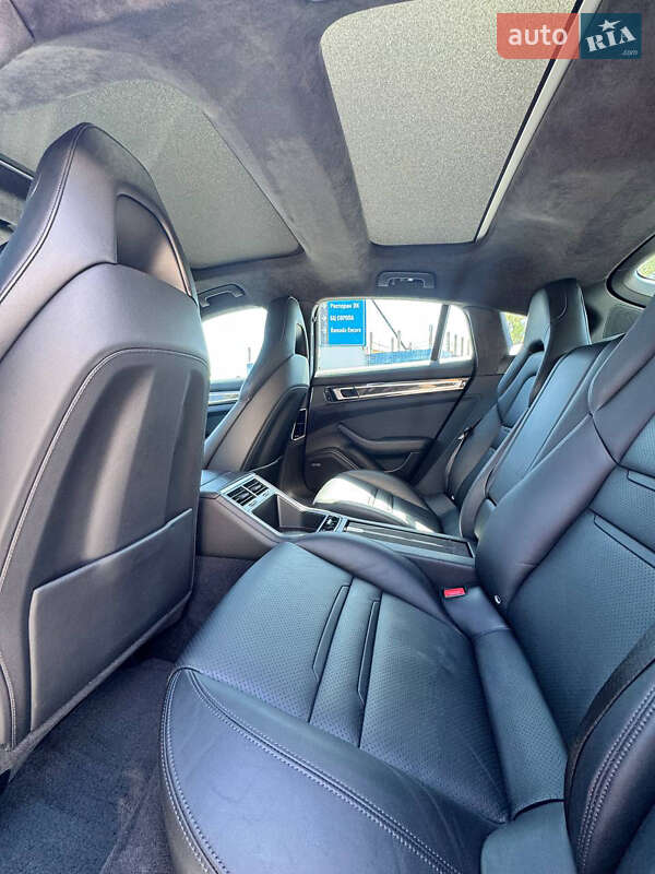 Фастбэк Porsche Panamera 2016 в Киеве