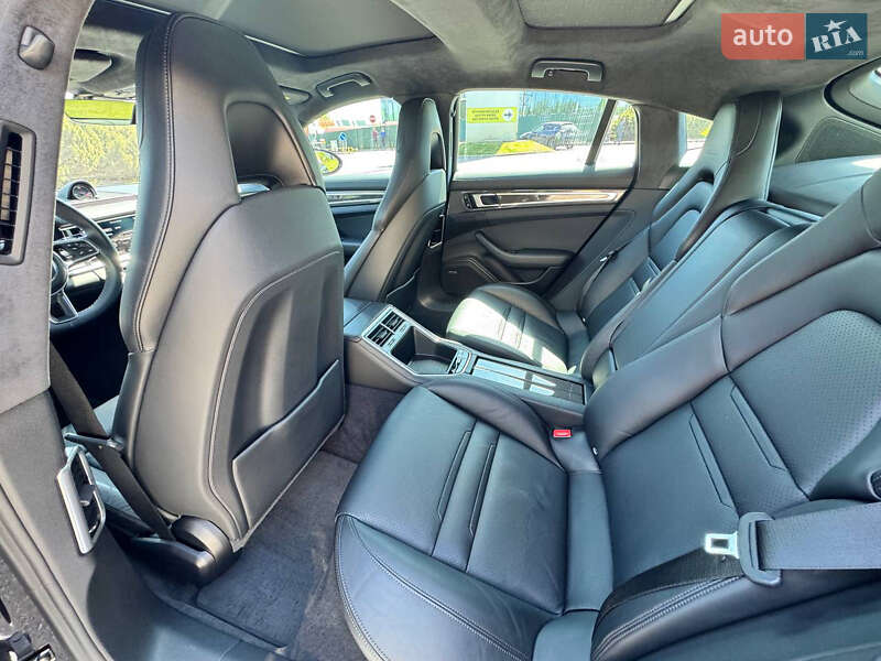 Фастбэк Porsche Panamera 2016 в Киеве