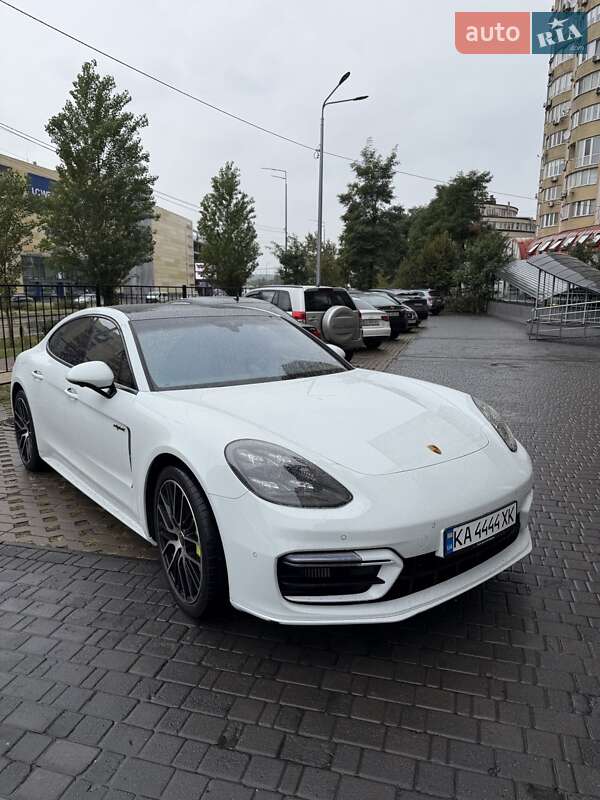 Фастбек Porsche Panamera 2023 в Києві