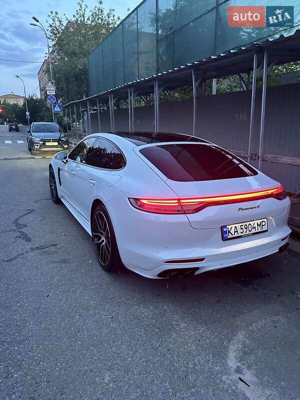 Фастбек Porsche Panamera 2023 в Києві