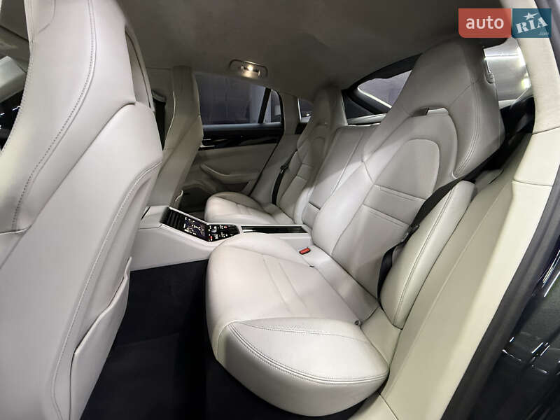 Фастбэк Porsche Panamera 2017 в Одессе