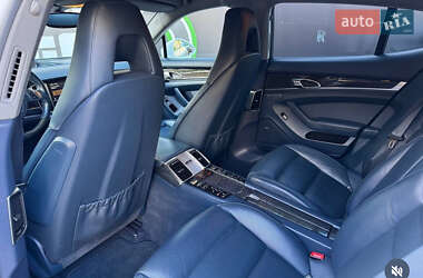 Фастбэк Porsche Panamera 2012 в 